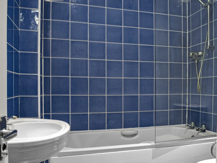 Bathroom | The Coach House Flat 1 - The Coach House, Tetsworth, near Oxford
