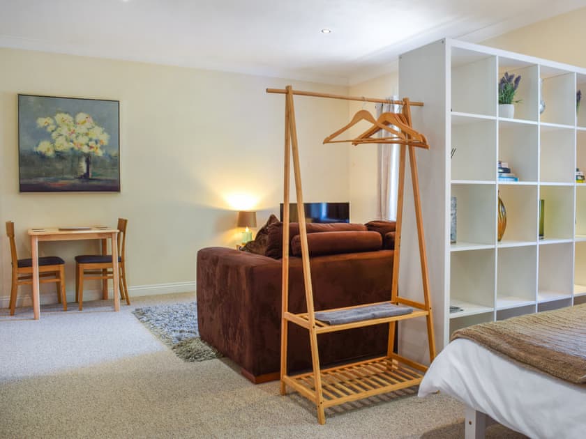 Open plan living space | The Coach House Flat 2 - The Coach House, Tetsworth, near Oxford