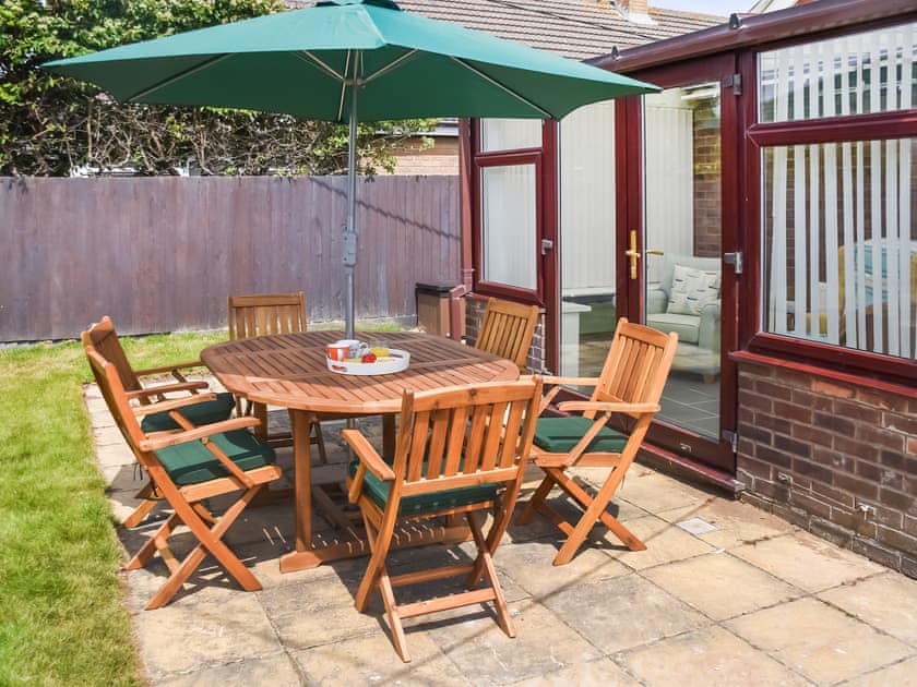 Sitting-out-area | Beach Escape, Bacton