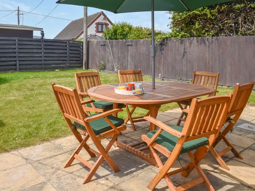 Sitting-out-area | Beach Escape, Bacton
