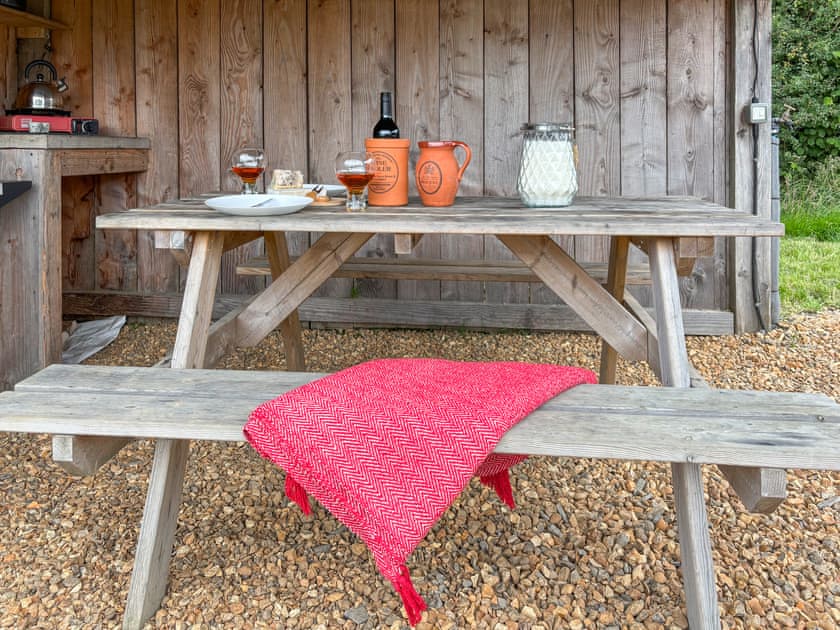 Sitting-out-area | The Hedgehog Pod - Glampio Cae Pella, Welshpool