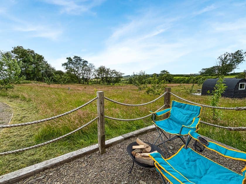 Sitting-out-area | The Owl Pod - Glampio Cae Pella, Welshpool