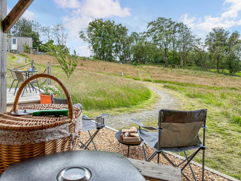 Outdoor | The Sheep Pod - Glampio Cae Pella, Welshpool
