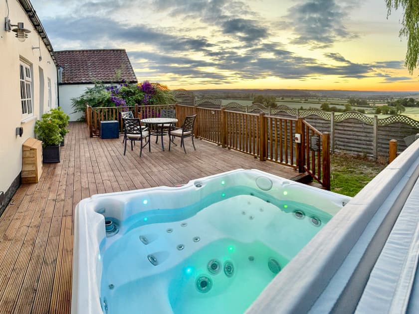 Hot tub | Derwent Cottage - Low Penhowe, Burythorpe, near Malton