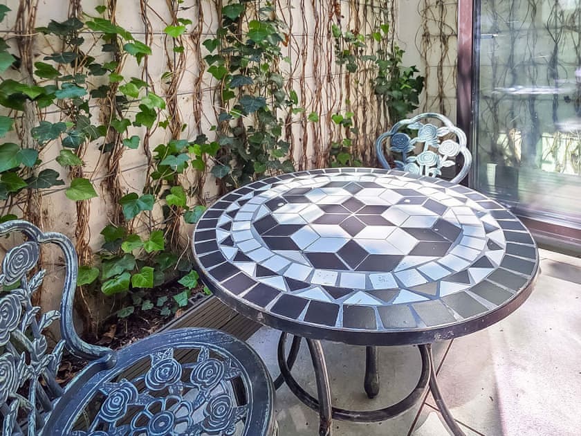 Sitting-out-area | The Woodford Retreat, London