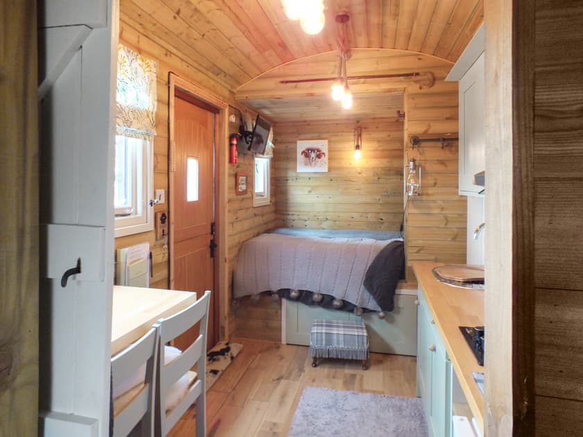 Double bedroom | Ty’r Bugail Shepherds Hut, Tal Y Bont, near Barmouth