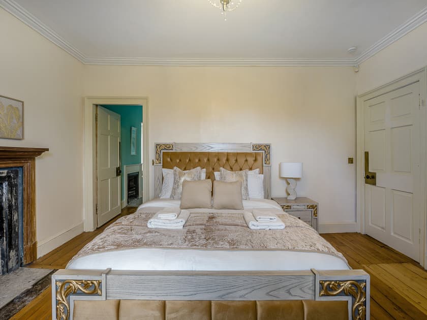 Double bedroom | Winfields Manor, Prestonpans