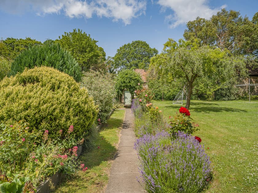Garden | Winfields Manor, Prestonpans