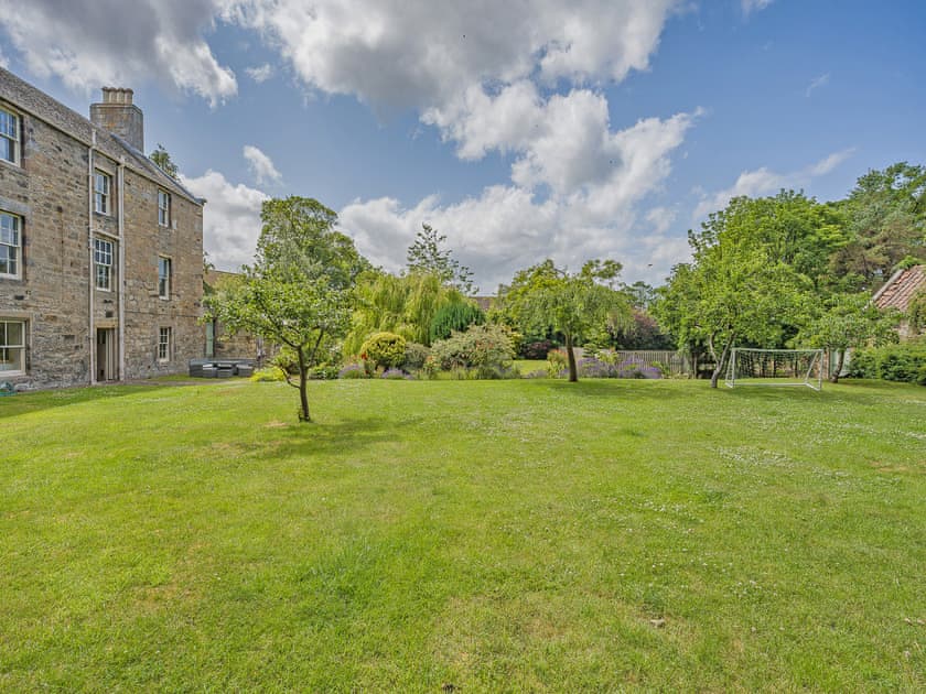 Garden | Winfields Manor, Prestonpans