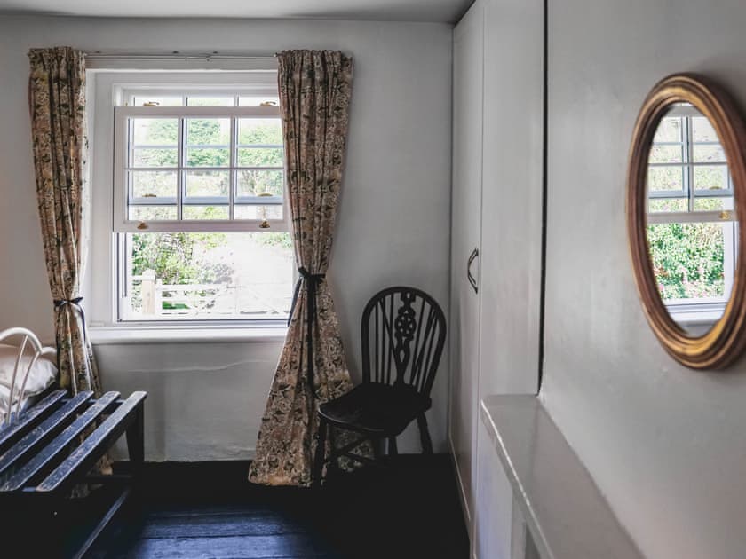 Main bedroom | Pam’s Cottage, Cheltenham