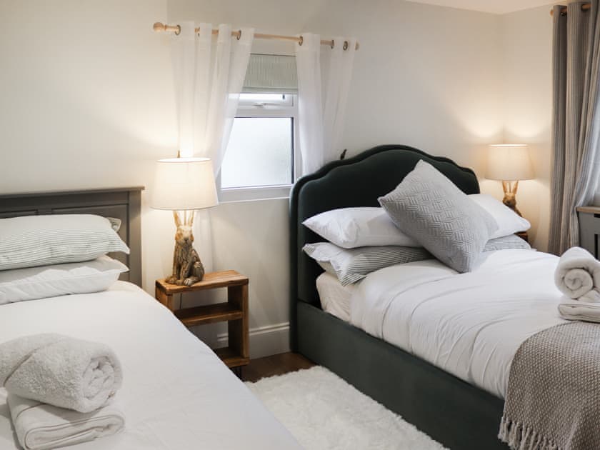 Twin bedroom | Carrog Y Coed Retreat, Llandwrog, near Caernarfon