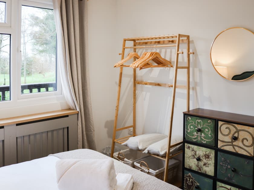 Twin bedroom | Carrog Y Coed Retreat, Llandwrog, near Caernarfon
