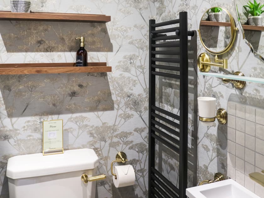 Bathroom | Carrog Y Coed Retreat, Llandwrog, near Caernarfon