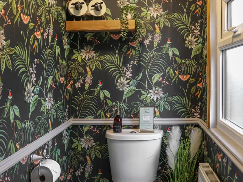 Bathroom | Carrog Y Coed Retreat, Llandwrog, near Caernarfon