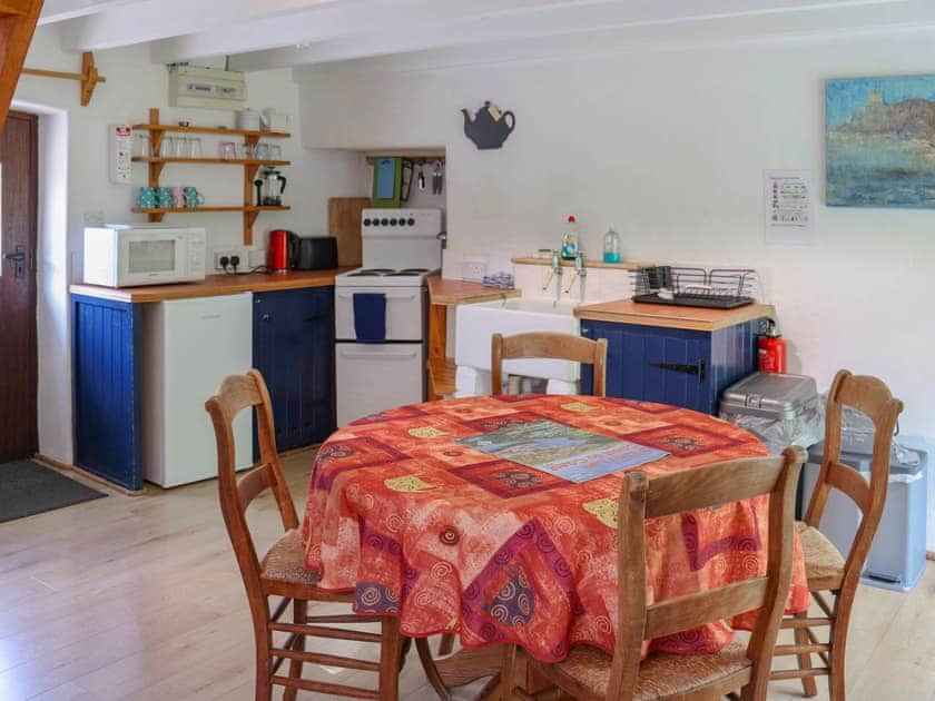 Kitchen/diner | Piggery - The Long Barn, Fishguard