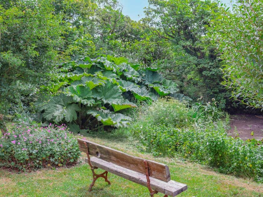 Sitting-out-area | Piggery - The Long Barn, Fishguard