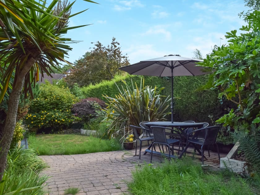 Sitting-out-area | Grange House, Gamston, near Nottingham