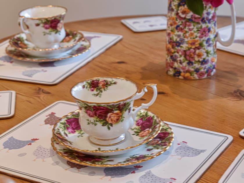 Open plan living space | Phesant Pens 2 - Phesant Pens, Llandenny, near Usk