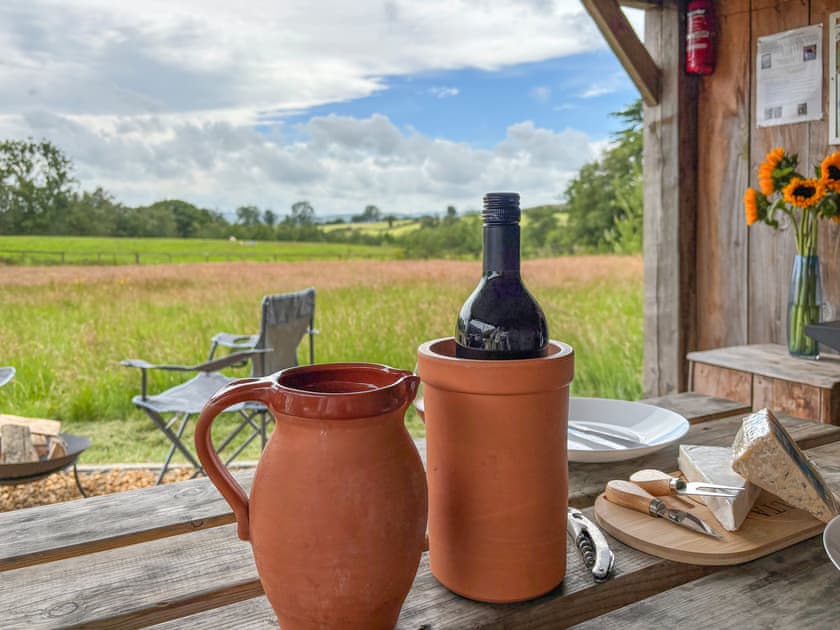 Sitting-out-area | The Hedgehog Pod - Glampio Cae Pella, Welshpool