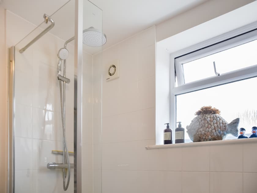 Bathroom | Beachman’s Cottage, Great Yarmouth