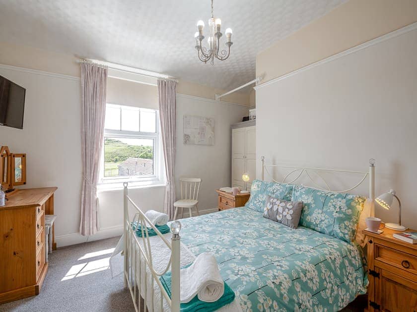 Double bedroom | Hyfrydle, Llandudno