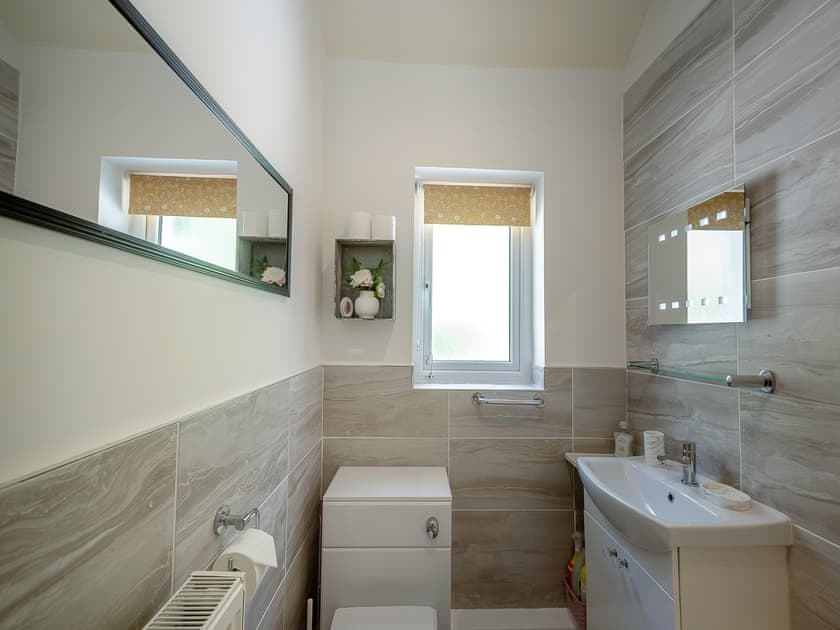 Shower room | Hyfrydle, Llandudno