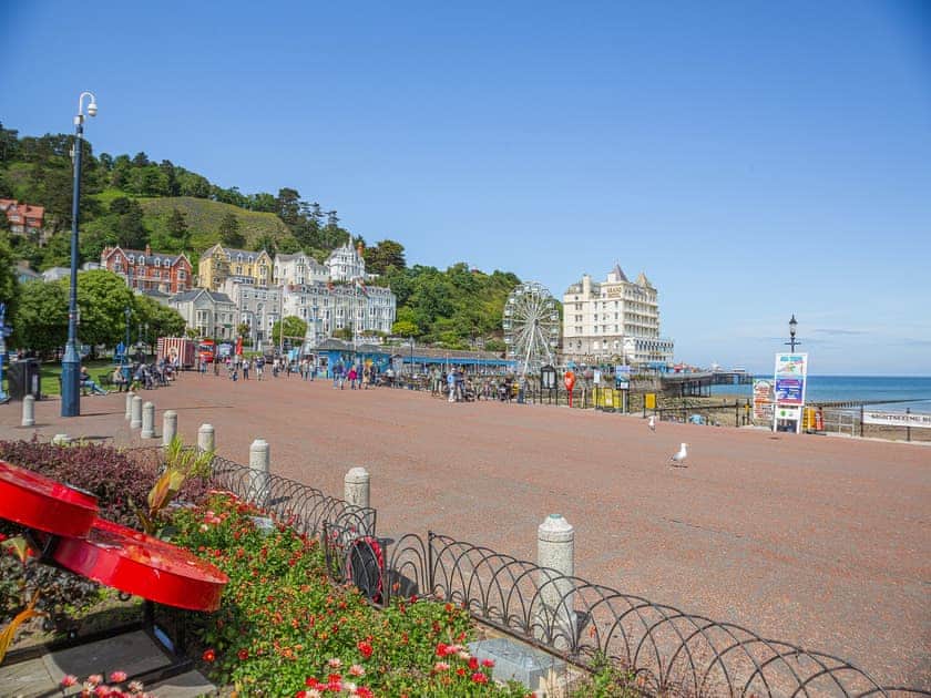 Surrounding area | Hyfrydle, Llandudno