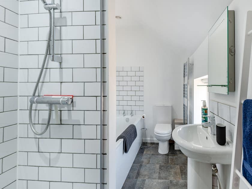 Bathroom | The Pink Cottage, Bottisham