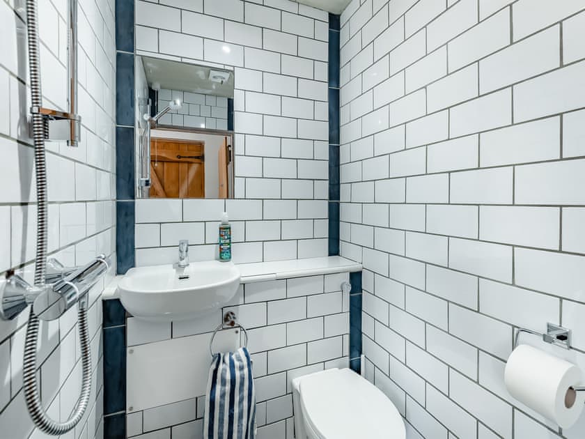 Bathroom | The Pink Cottage, Bottisham