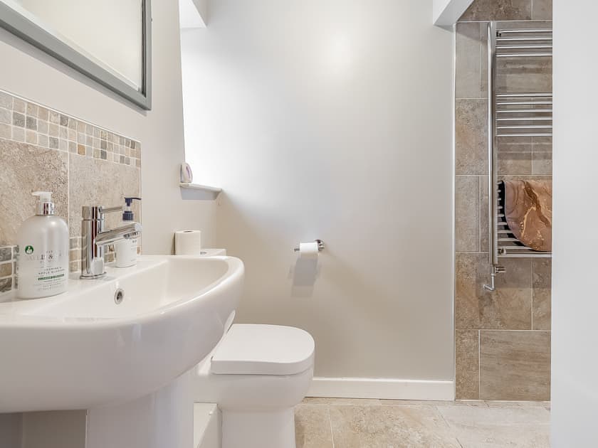 Bathroom | Hay Boathouse/Maes-y-Caer, Hay On Wye