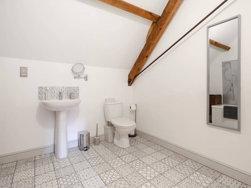 Bathroom | The Cart Arms, Gloucester