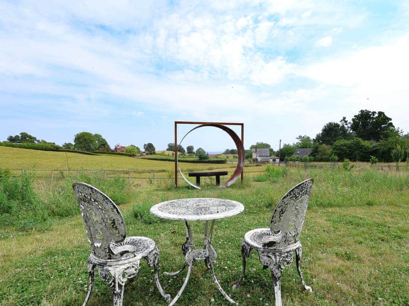 Sitting-out-area | The Cart Arms, Gloucester