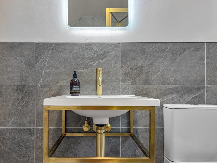 Bathroom | Innish - Innish Holidays, Clachan Seil