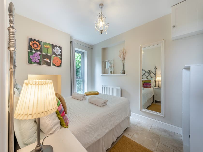 Double bedroom | Windsmoor Cottage on Gower, Perriswood, near Oxwich