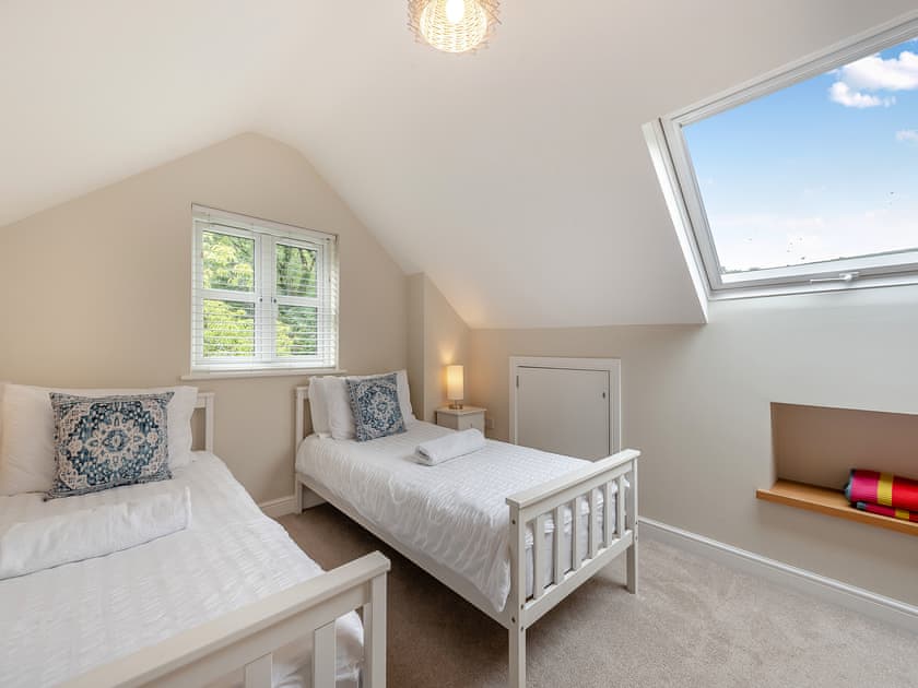 Twin bedroom | Windsmoor Cottage on Gower, Perriswood, near Oxwich
