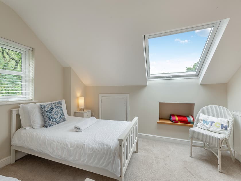 Twin bedroom | Windsmoor Cottage on Gower, Perriswood, near Oxwich