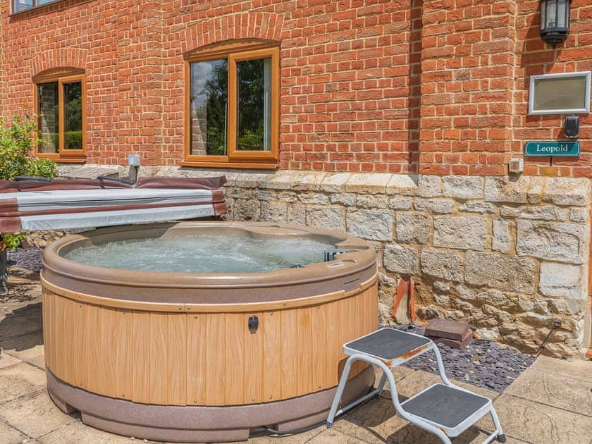 Hot tub | The Victorian Barn- Leopold - The Victorian Barn, Blandford Forum