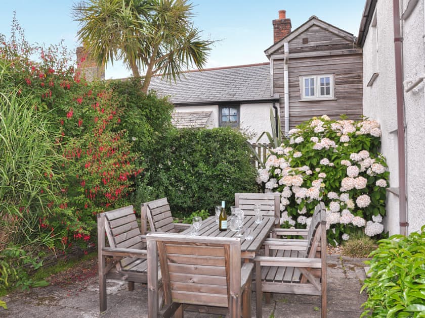 Courtyard Garden | Moore Cottage., Bude