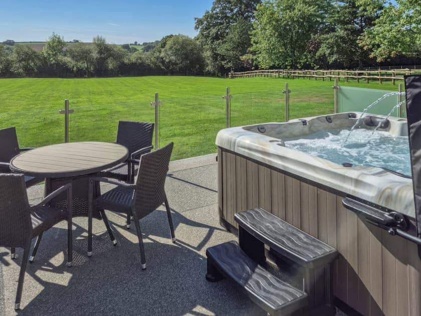Hot tub | Towy Cottage - Penwern Fach Cottages, Ponthirwaun