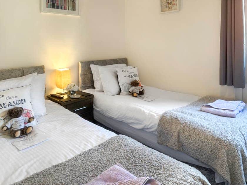 Twin bedroom | Chalet 47 By The Sea, Kingsdown, Deal