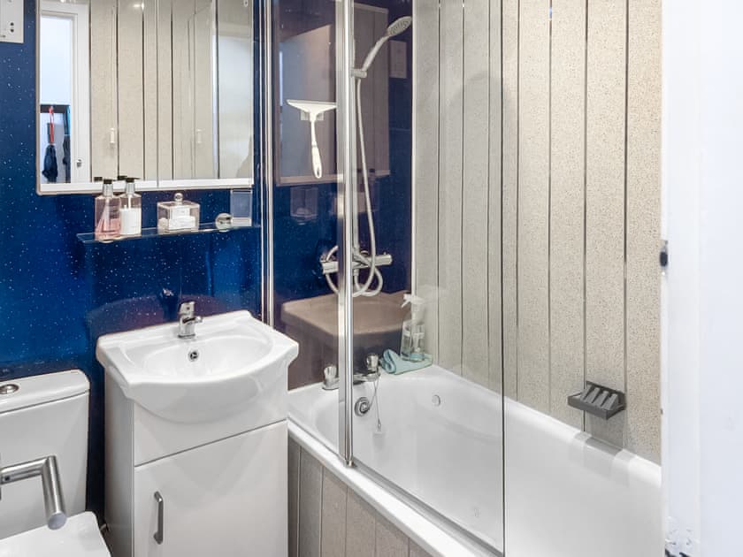 Bathroom | Chalet 47 By The Sea, Kingsdown, Deal