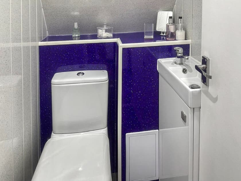 Bathroom | Chalet 47 By The Sea, Kingsdown, Deal