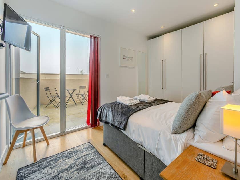 Bedroom 1 | No.1 Quay Court, Newquay