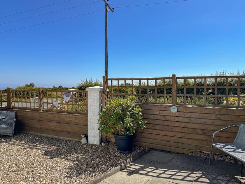 Sitting-out-area | The Yorkshireman, Ravenscar, near Robin Hoods Bay