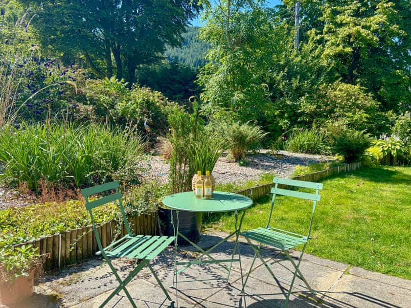 Sitting-out-area | The Heron, Ardentinny near Dunoon
