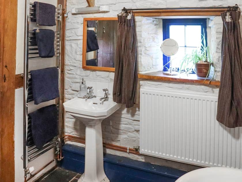 Bathroom | Thatched Cottage - Llandeilo Retreats, Llandeilo