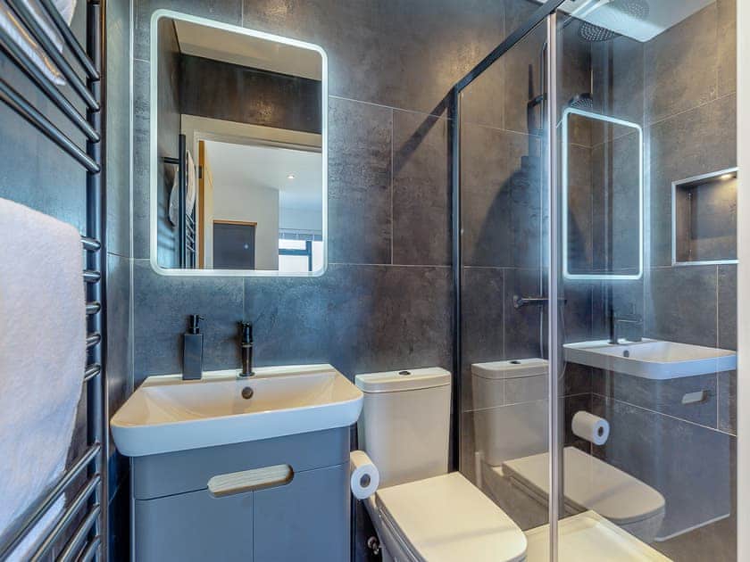 Bathroom | Sea Skapya - Lizard Point, Helston