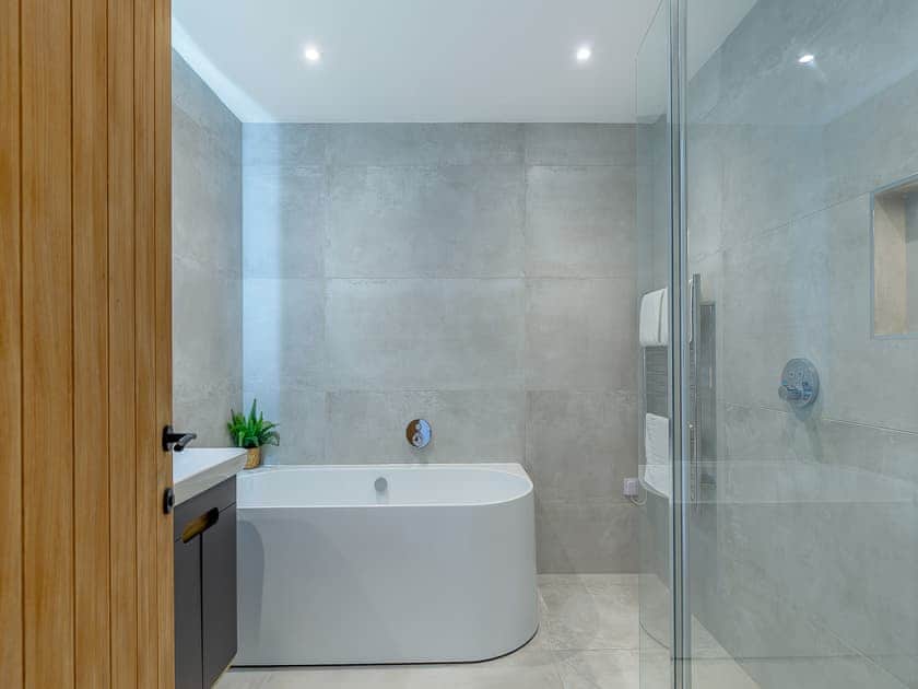 Bathroom | Sea Skapya - Lizard Point, Helston