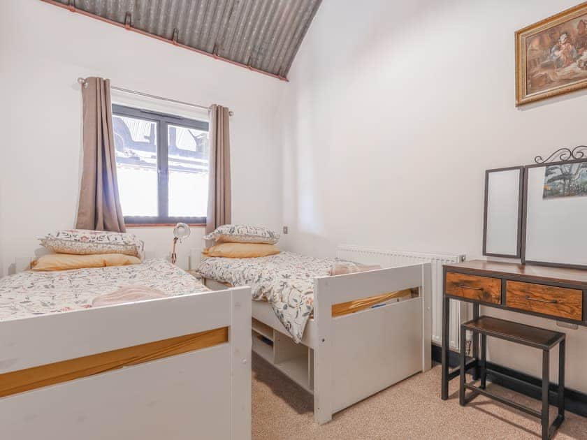 Twin bedroom | Rusty Barn, Gloucester