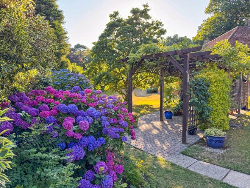Gardens of the main house at Picket Hill  | Picket Hill Cottage - New Forest Cottages, Picket Hill, near Ringwood